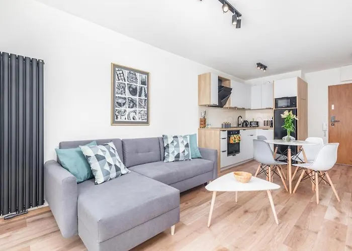 Modern Riverside Apartment With Free Parking Space